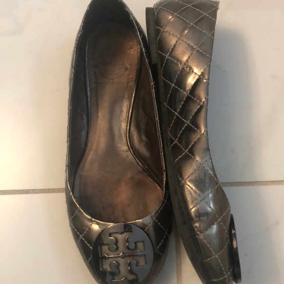 Tory Burch Quilted Gray/Silver flats - Picture 4 of 5